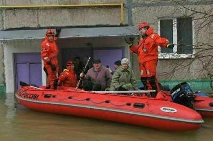 Кто несет ответственность за наводнение Орска, вызванное разрушением дамбы?