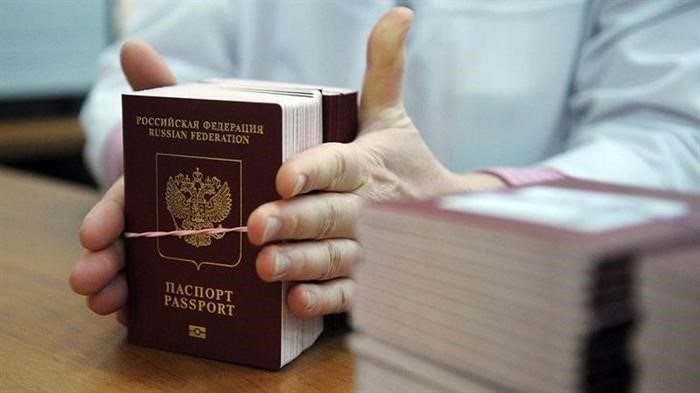 Каким образом можно внести платеж за государственную пошлину, связанную с получением паспорта?