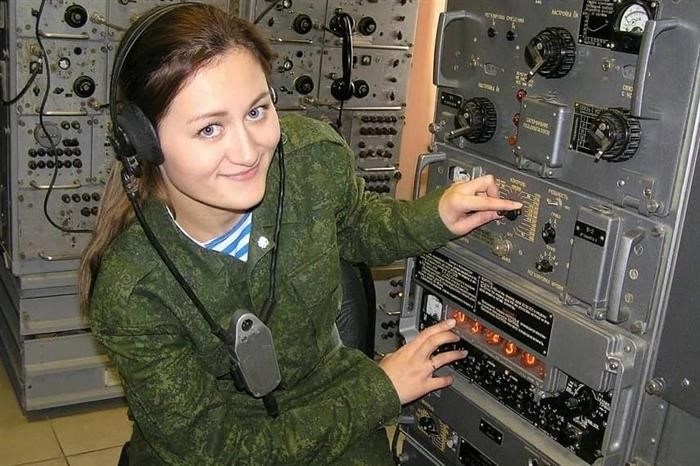 Предоставляется возможность дополнительной практики для женщин, специализирующихся в определенных военных областях. Изображение © bloknot.ru