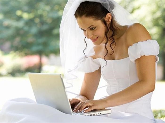 Онлайн-церемония бракосочетания в виртуальной среде.