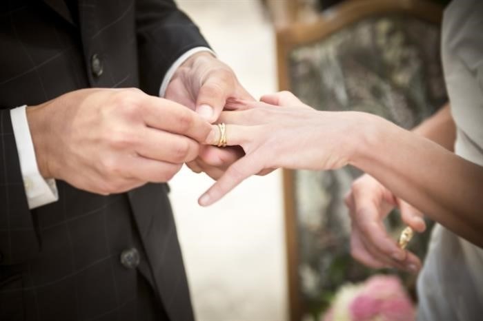 Торжественная церемония официальной регистрации брака в ЗАГСе - источник: www.wday.ru