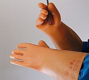 Резиновые перчатки, предназначенные для защиты от электрических разрядов (проволочные).
