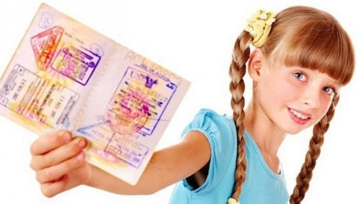 Включают ли малолетних в паспорт?
