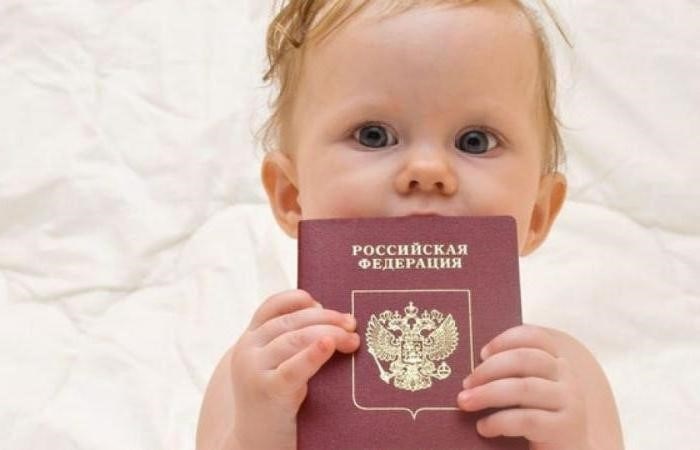 Как осуществить оформление ребенка в паспорт?