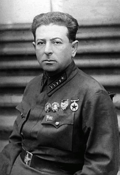 Высокопоставленный чиновник Л.З. Мехлис, занимавшийся политическими вопросами в РККА