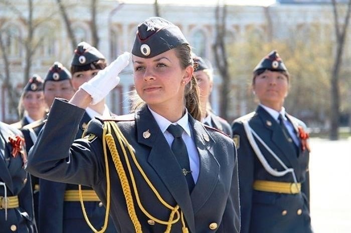 дамы, обучающиеся в военных академиях