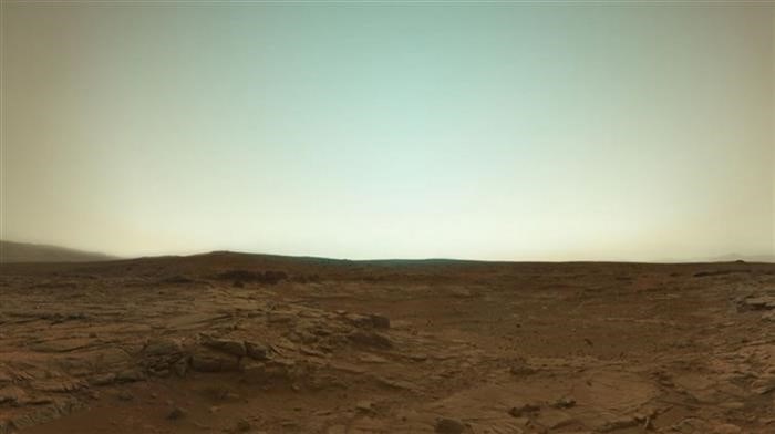 Фотография Марса, заснятая марсоходом Curiosity, передает весь его неповторимый окрас.