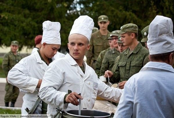 Фотография, изображающая 190-ую школу военных поваров, является уникальным снимком данного военного объекта.