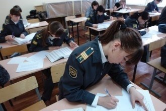 В академии ФСБ проводятся экзамены перед поступлением.